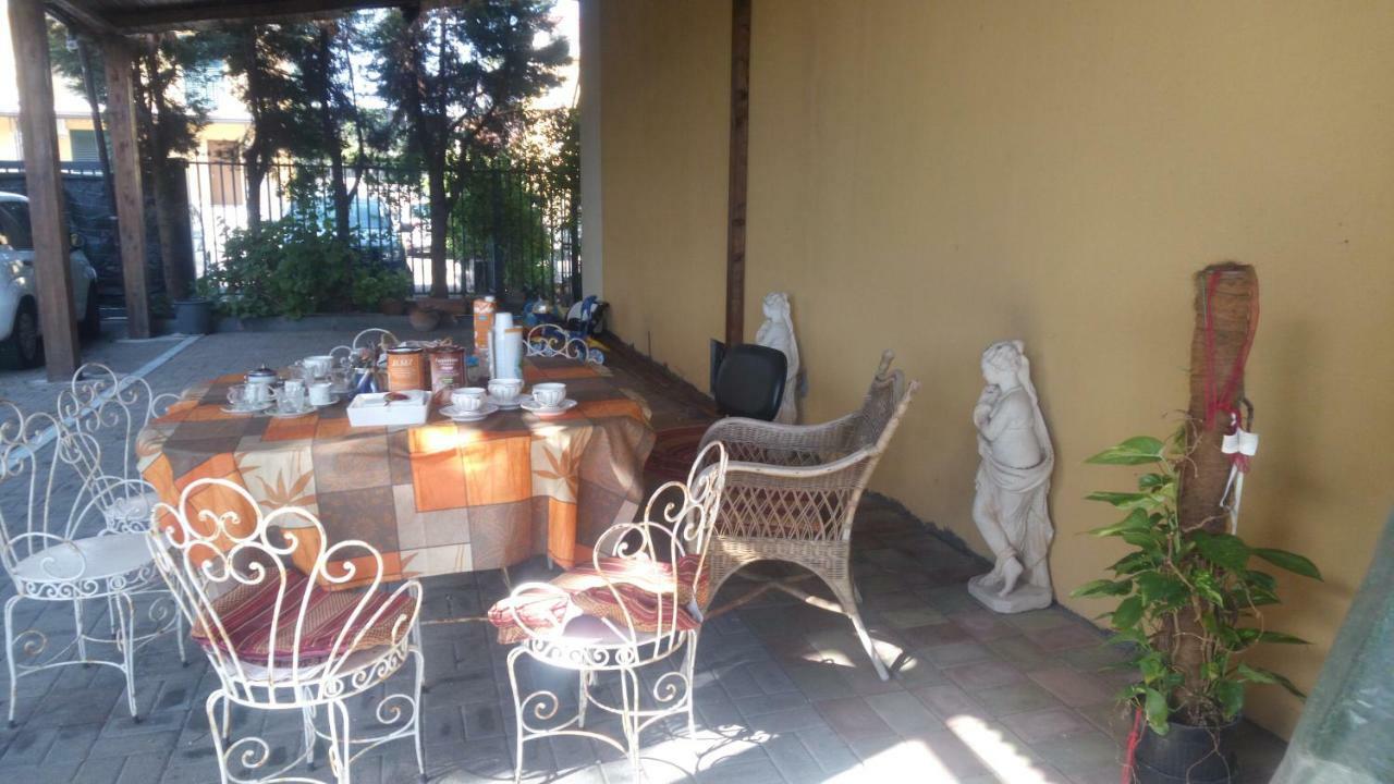 Bed And breakfast Kalinka Motta SantʼAnastasia Exterior foto